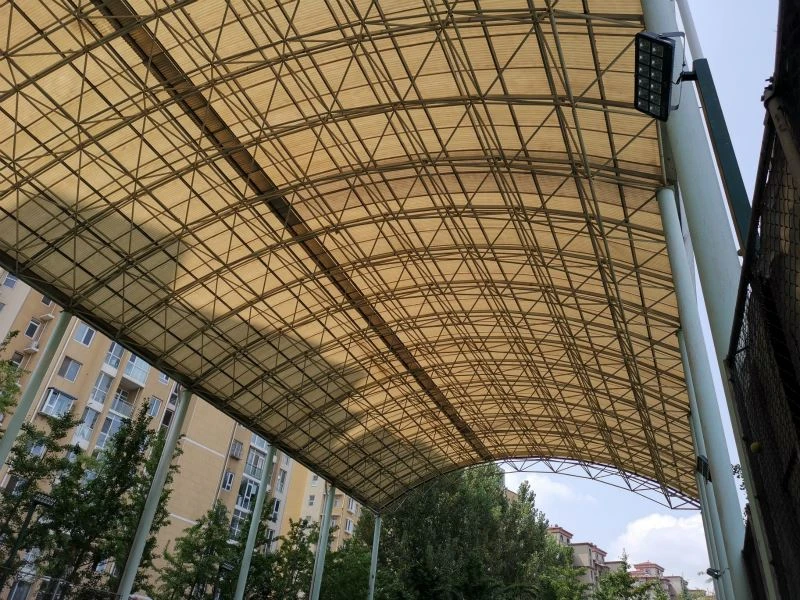 Teren de tenis cu acoperiș cu structură din oțel